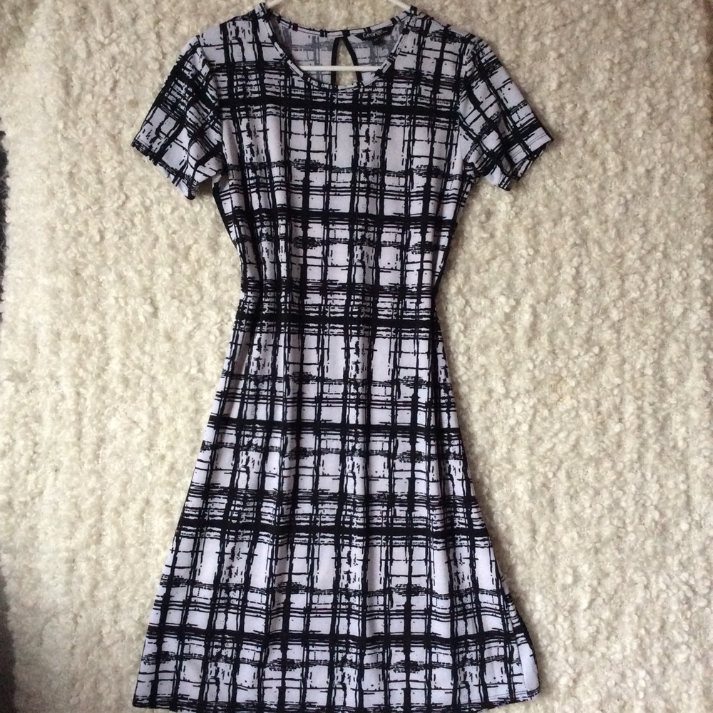 💥3 for $20💥 NWT geometrical pattern midi dress